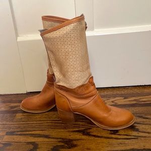 Vera Gomma Alissia Boots Made in Italy; beautiful leather detailing